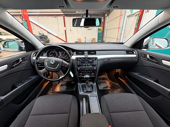 Skoda Superb 16 of 22