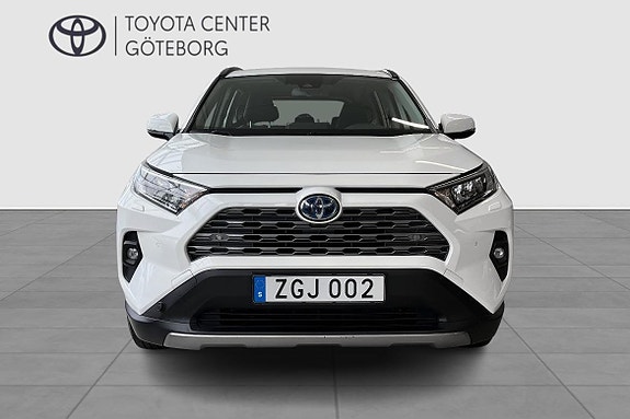 Toyota RAV4 8 of 13