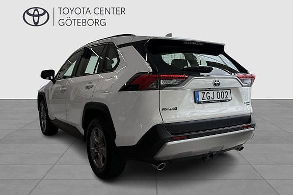 Toyota RAV4 3 of 13