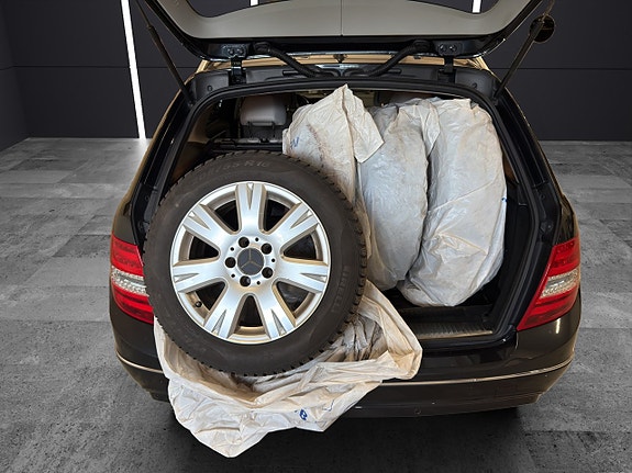 Mercedes-Benz C200 10 of 30