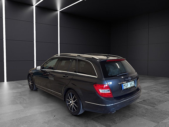 Mercedes-Benz C200 4 of 30