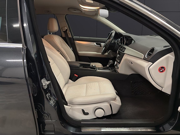 Mercedes-Benz C200 11 of 30