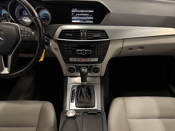 Mercedes-Benz C200 16 of 30