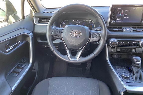 Toyota RAV4 11 of 21