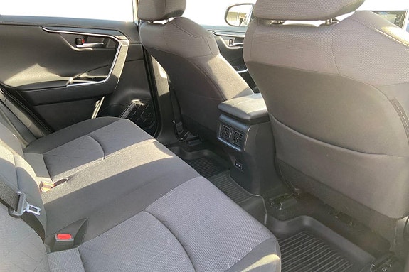 Toyota RAV4 9 of 21