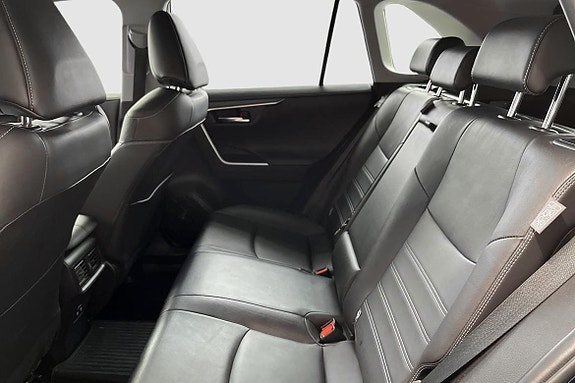 Toyota RAV4 9 of 12