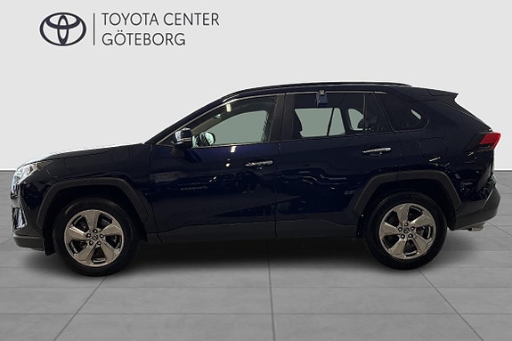 Toyota RAV4 5 of 12