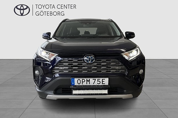 Toyota RAV4 7 of 12