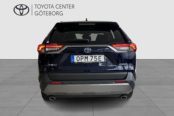 Toyota RAV4 6 of 12