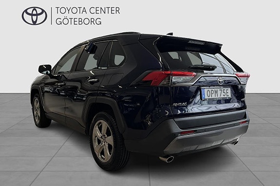 Toyota RAV4 3 of 12