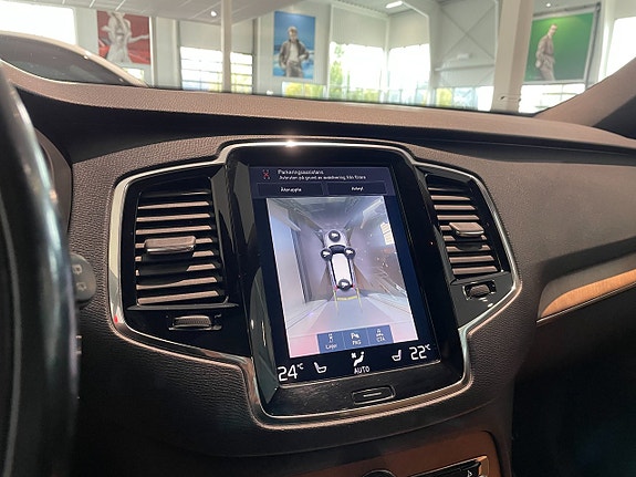 Volvo XC90 14 of 21