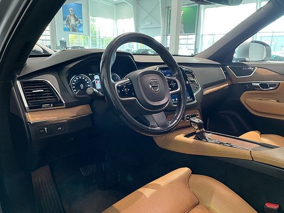 Volvo XC90 10 of 21