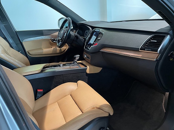 Volvo XC90 19 of 21