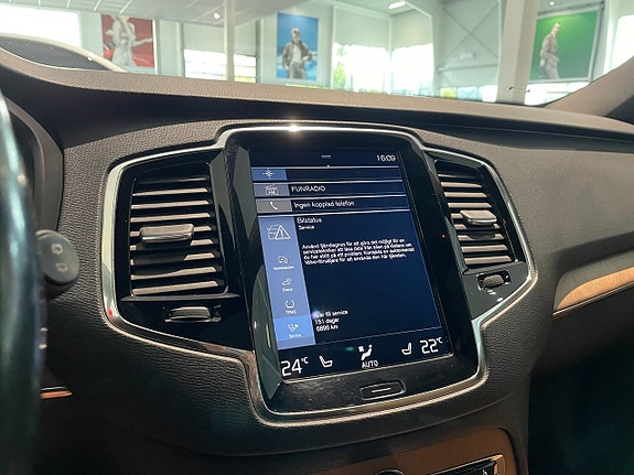 Volvo XC90 17 of 21