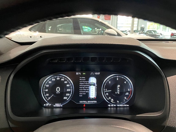 Volvo XC90 11 of 21