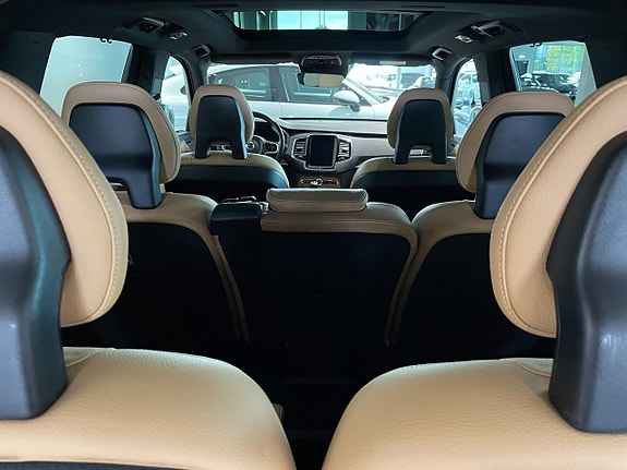 Volvo XC90 8 of 21