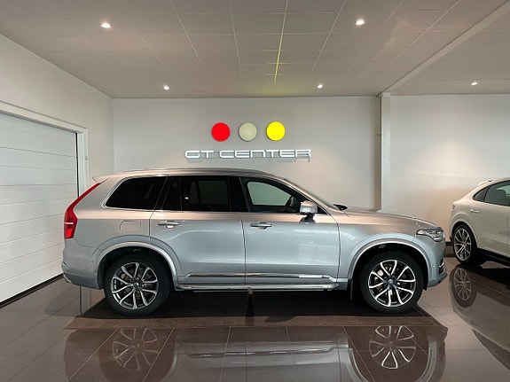 Volvo XC90 2 of 21