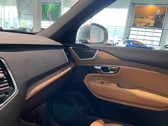 Volvo XC90 18 of 21