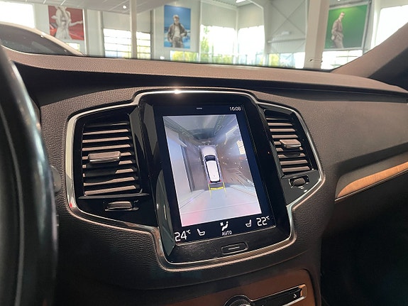 Volvo XC90 13 of 21