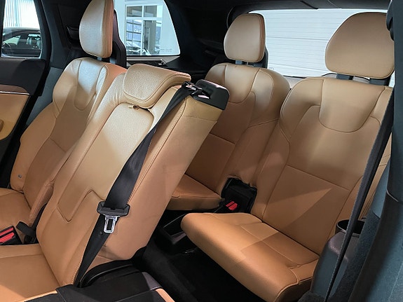 Volvo XC90 21 of 21