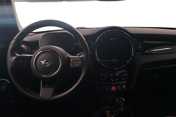 MINI Cooper 8 of 18