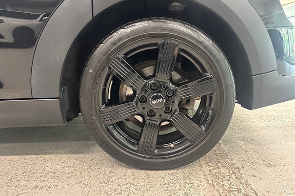 MINI Cooper 15 of 18