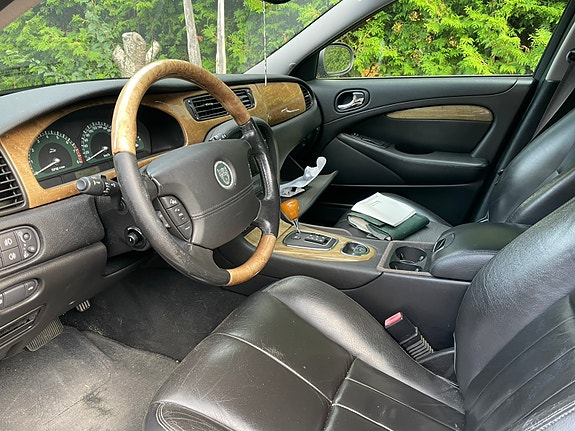 Jaguar S-TYPE 3 of 3