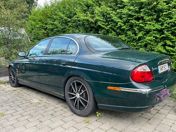 Jaguar S-TYPE 2 of 3
