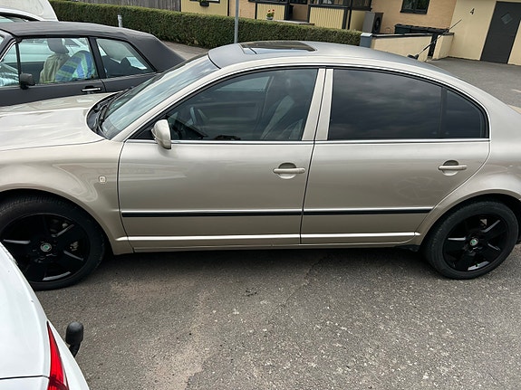 Skoda Superb 4 of 5