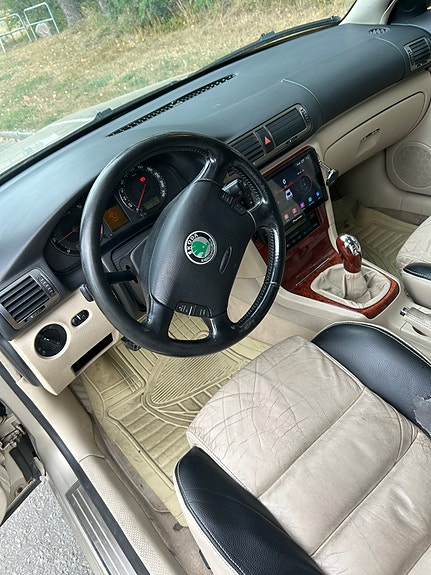 Skoda Superb 3 of 5