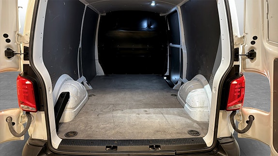 Volkswagen Transporter 12 of 19