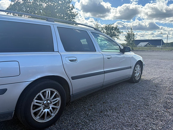 Volvo V70 4 of 9