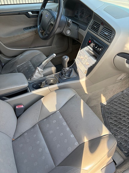 Volvo V70 7 of 9