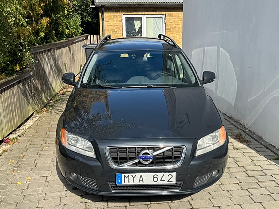 Volvo V70 3 of 6