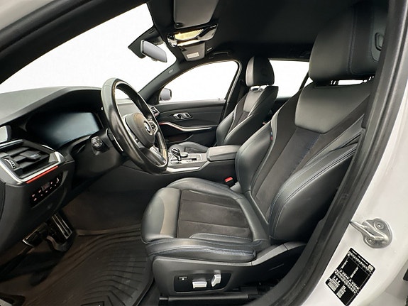 BMW 330i 13 of 30