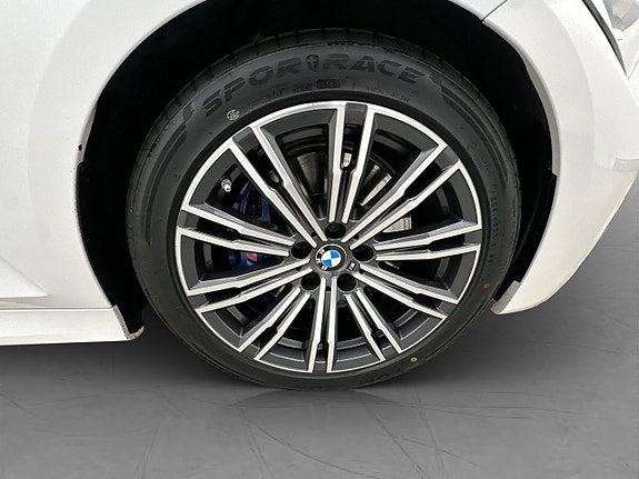 BMW 330i 10 of 30