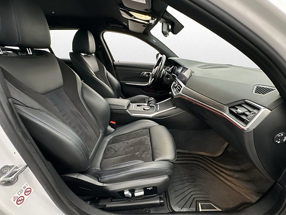 BMW 330i 15 of 30