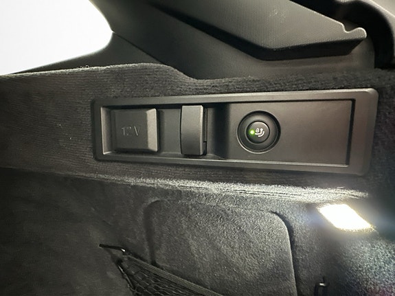 BMW 330i 19 of 30