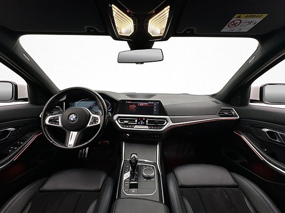 BMW 330i 17 of 30