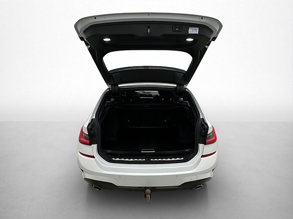 BMW 330i 21 of 30
