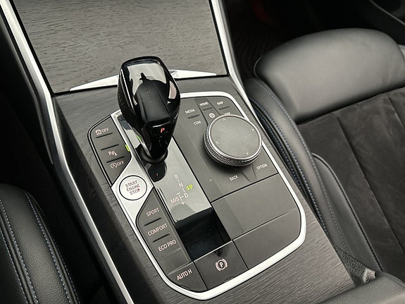 BMW 330i 29 of 30