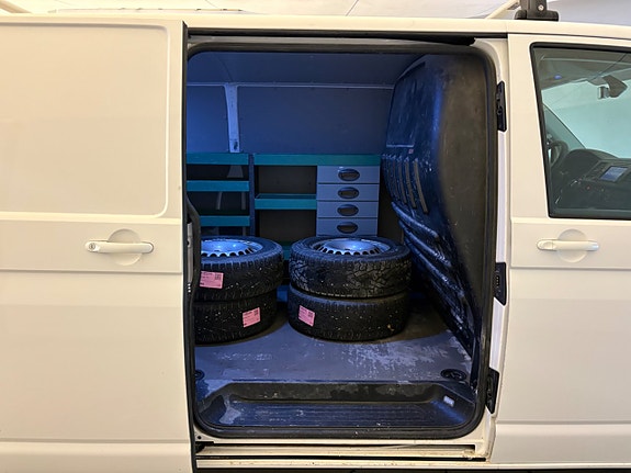 Volkswagen Transporter 10 of 13