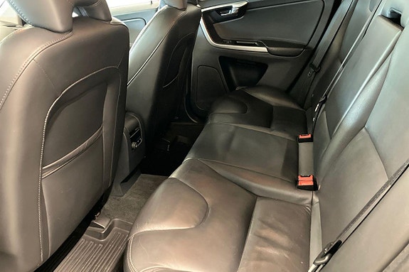 Volvo XC60 12 of 30