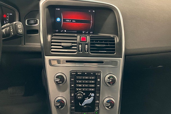 Volvo XC60 16 of 30