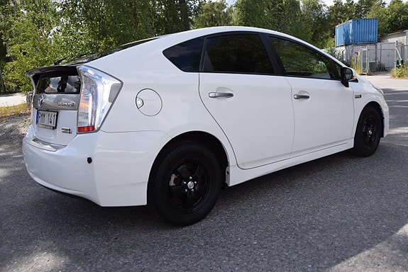 Toyota Prius Plug-in Hybrid 5 of 22