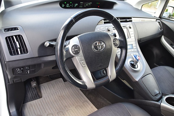 Toyota Prius Plug-in Hybrid 17 of 22