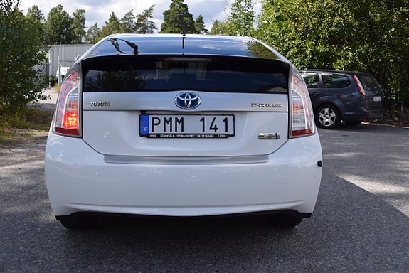 Toyota Prius Plug-in Hybrid 4 of 22