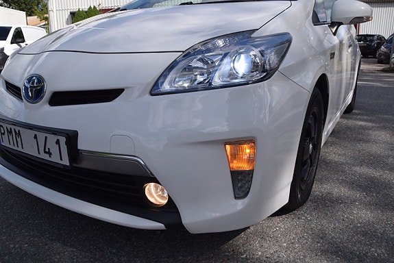 Toyota Prius Plug-in Hybrid 19 of 22