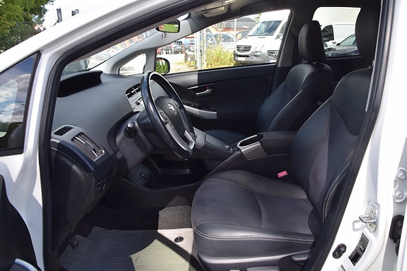 Toyota Prius Plug-in Hybrid 8 of 22