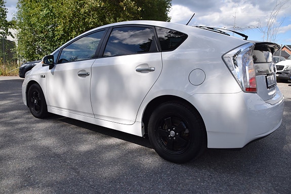 Toyota Prius Plug-in Hybrid 6 of 22